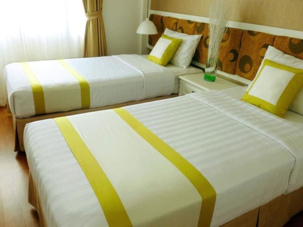 Golden Ant Hotel Deluxe Twin Room 2