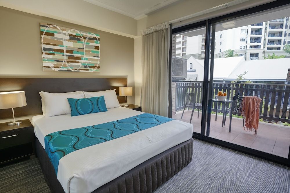 Central Brunswick Apartment Hotel One Bedroom Apartment 3