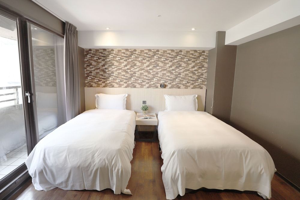 Standard Twin Room, City View