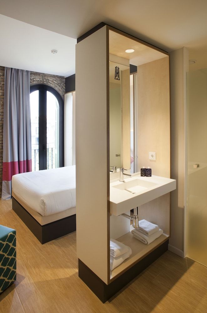 TOC Hostel Barcelona Double Room, 1 Queen Bed, Private Bathroom 6