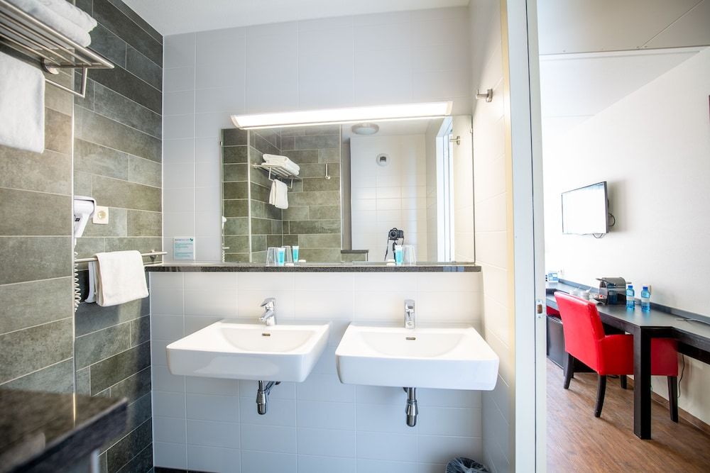 Bastion Hotel Amsterdam Airport Deluxe Room, 2 Twin Beds 2