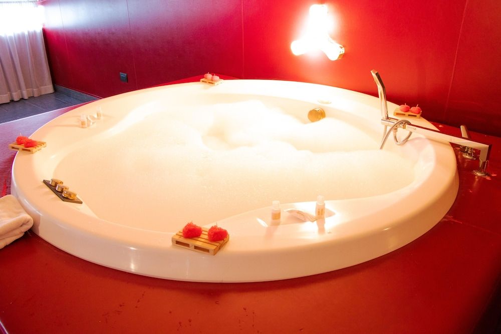 Luxury Studio Suite, 1 King Bed, Hot Tub
