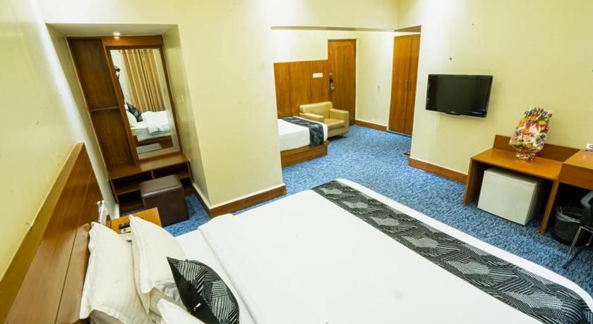 undefined Richmond Hotel & Suites 8