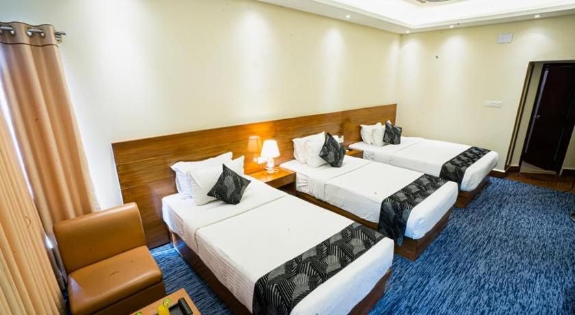 undefined Richmond Hotel & Suites 9