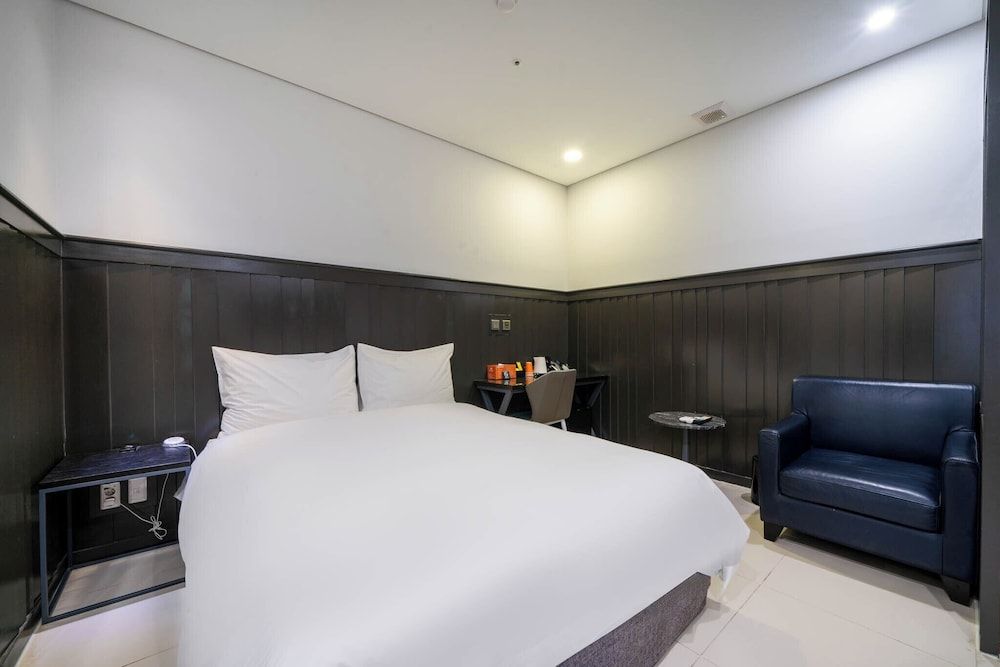 JB Design Hotel Haeundae Standard Double (5 Free OTTs Available) 2