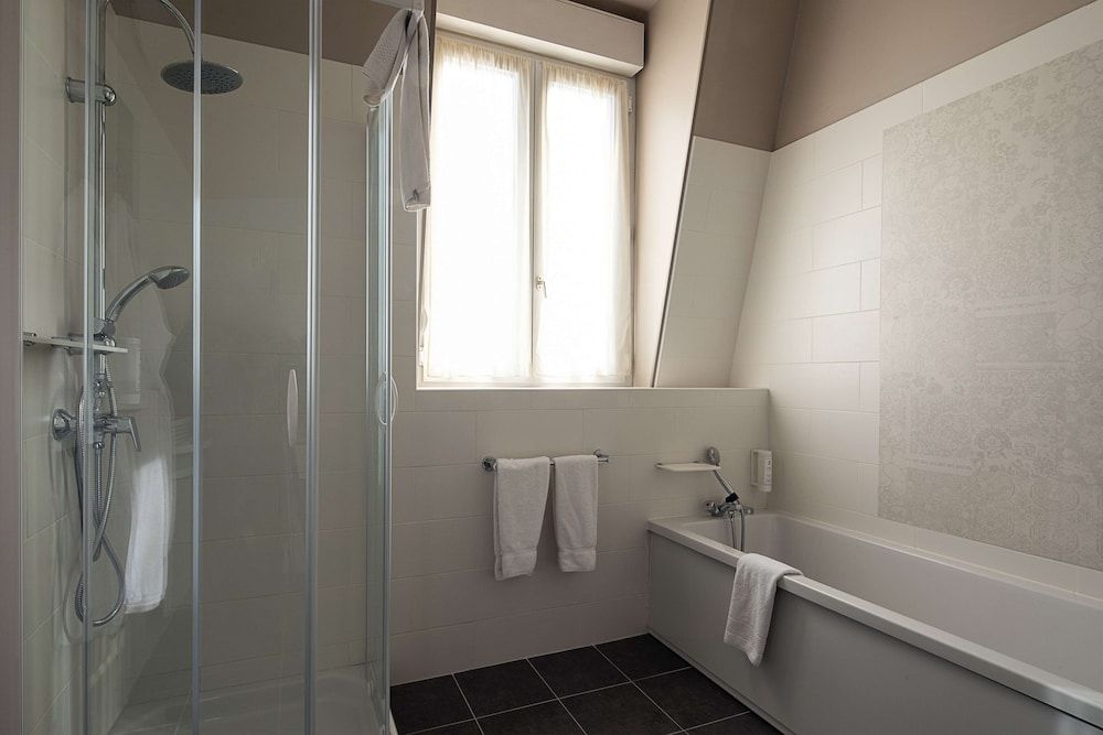 Best Western Central Hotel Superior Room, 1 King Bed, Non Smoking (Larger Room) 6