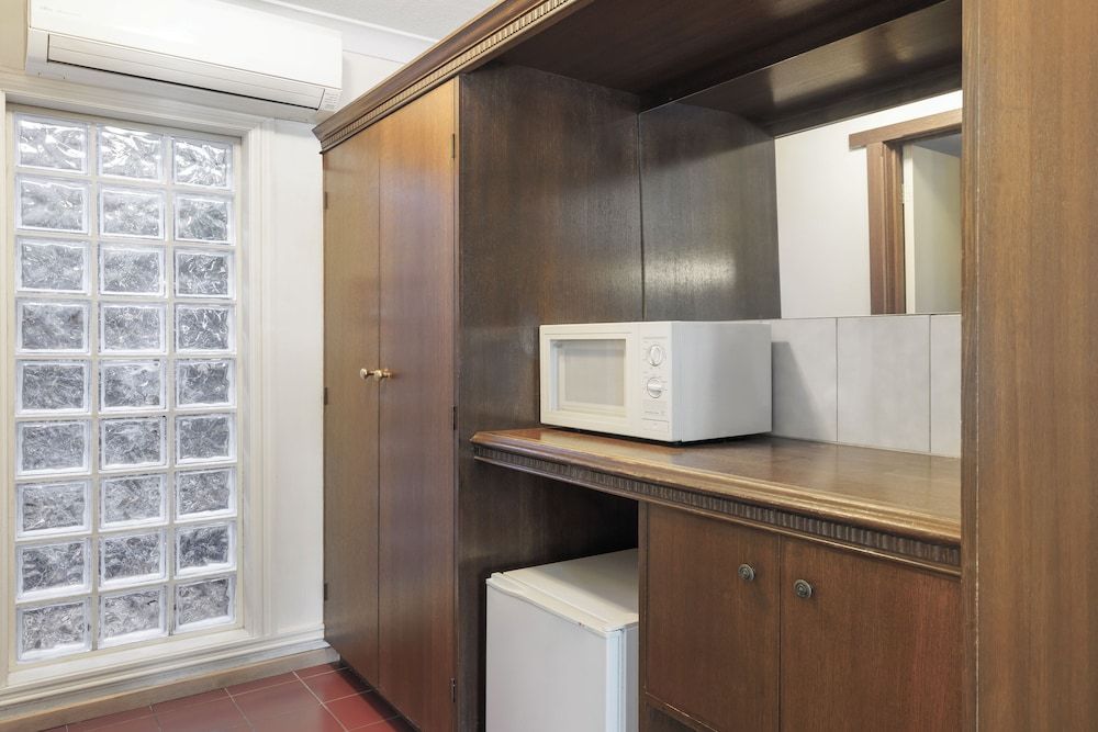 Elizabethan Lodge Standard Room 4