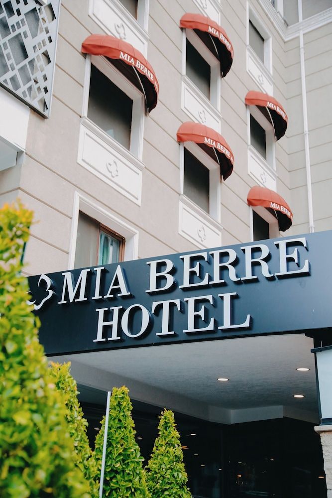 undefined Mia Berre Hotels 8