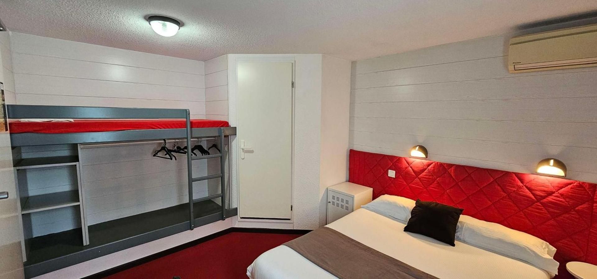 Family Room (2 adults + 2 children under 12)