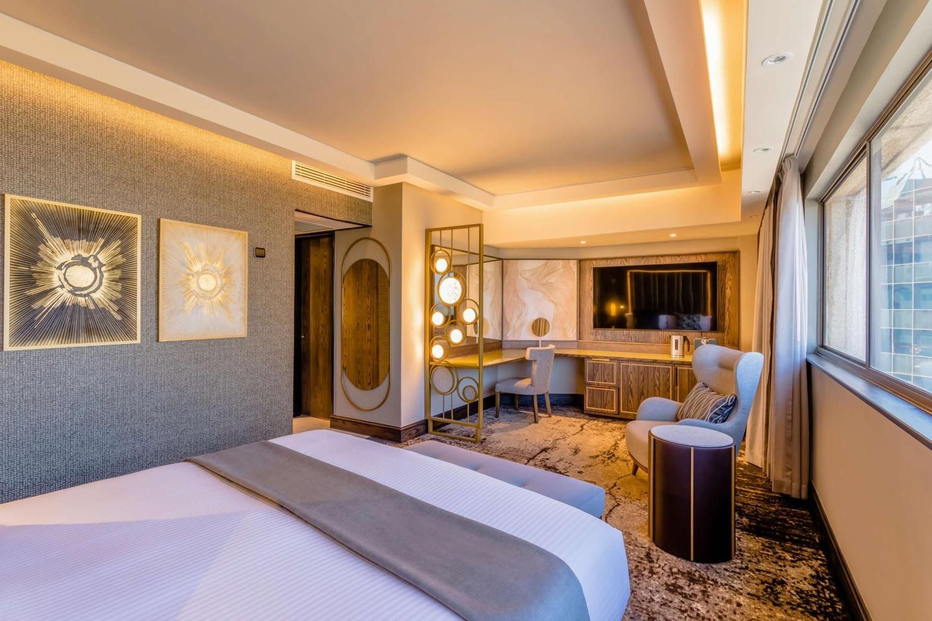 Sandton Towers Corner Deluxe King Room