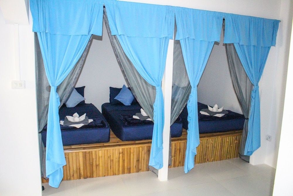 Rainbow Lodge Family Room, Multiple Beds