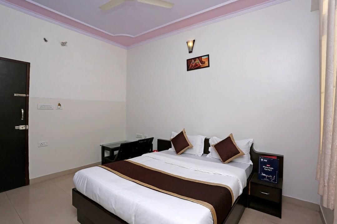 OYO 352 Hotel DRS 8586 Haveli Deluxe Room