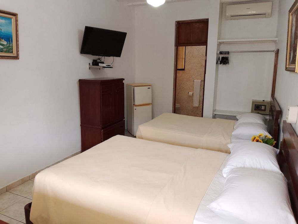 Hotel Garant & Suites Luxury Double AC 2