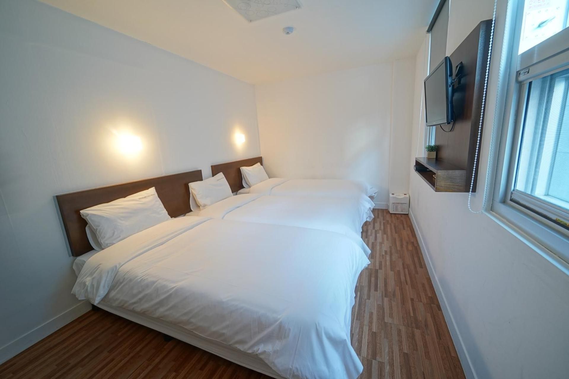 Triple Room with Private Bathroom