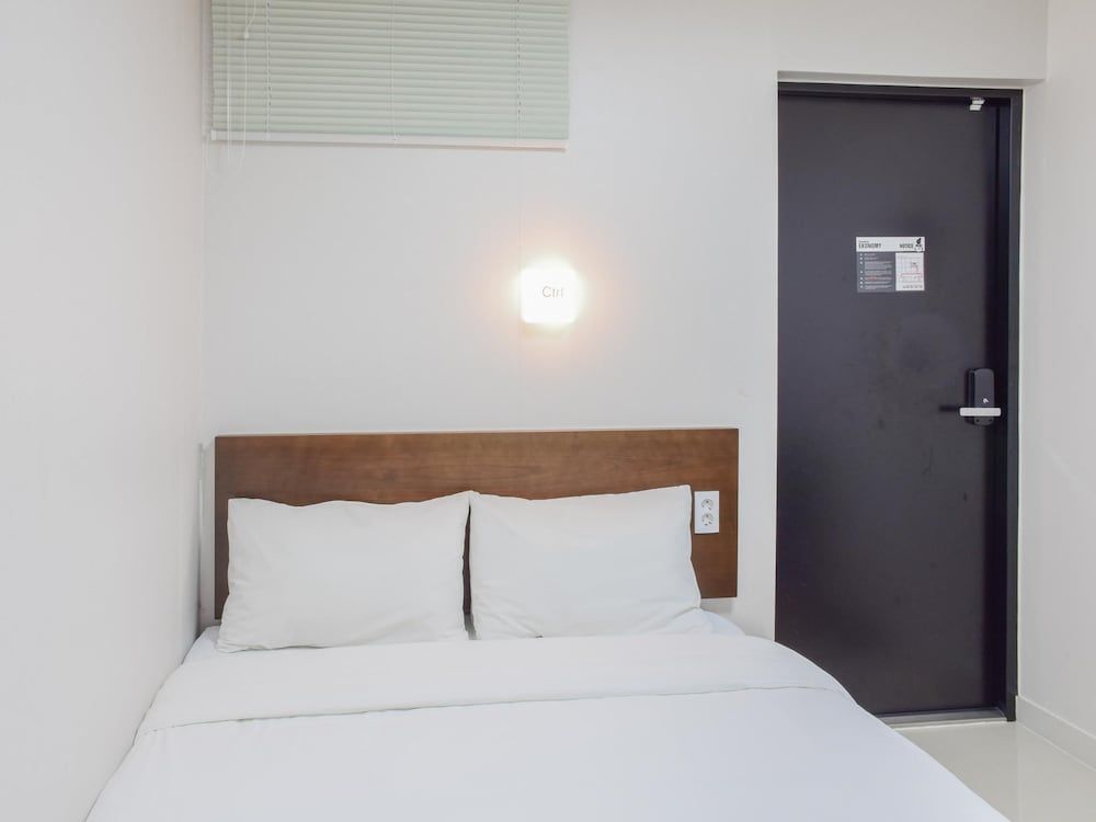 Ekonomy Haeundae Guesthouse Economy Double Room, Private Bathroom (B Type- Small Window Near Hallway) 7