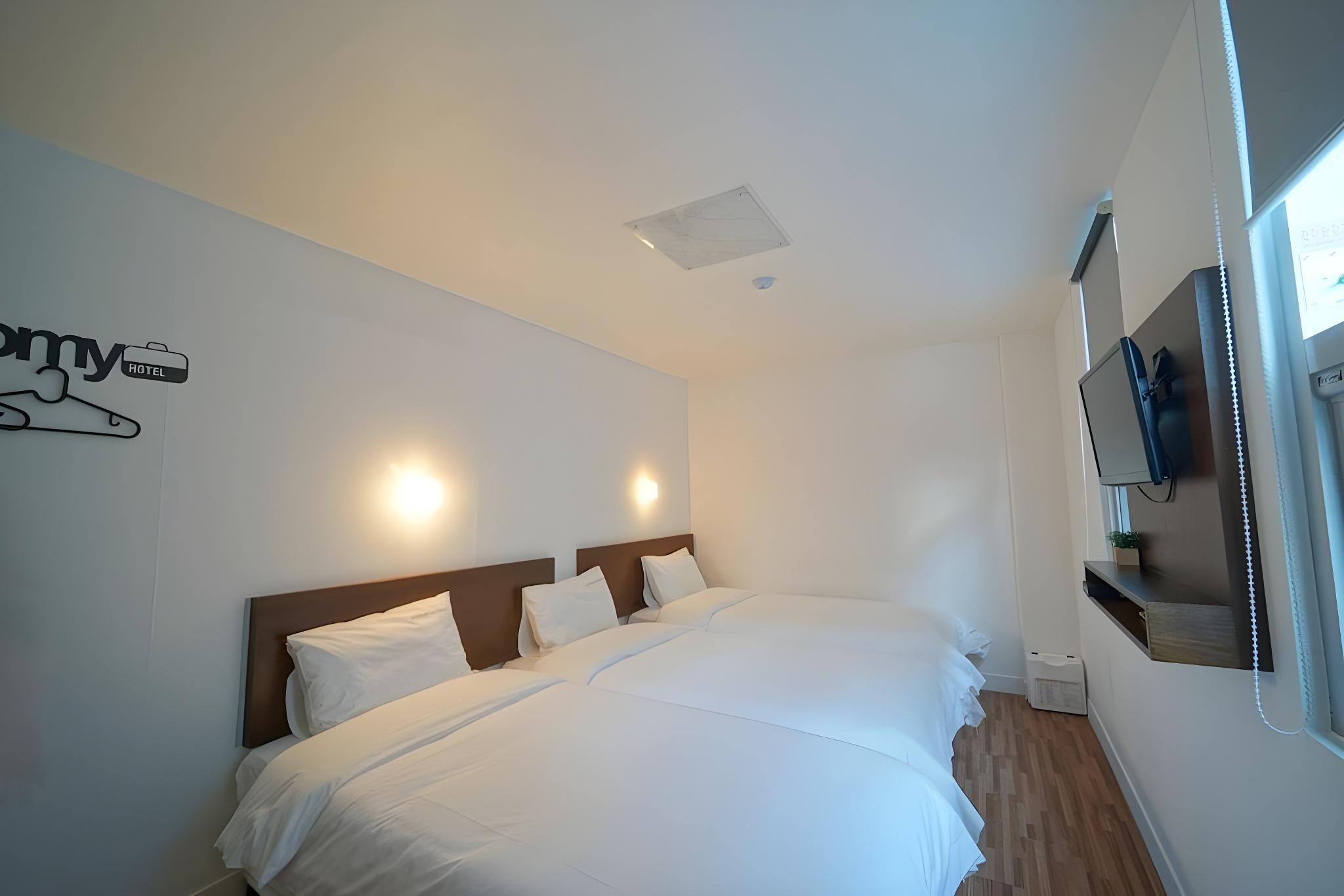 Triple Room with Private Bathroom