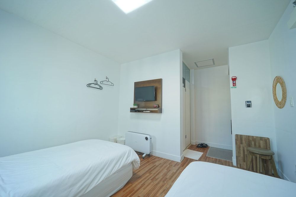 Ekonomy Haeundae Guesthouse Standard Twin Room, Private Bathroom 6