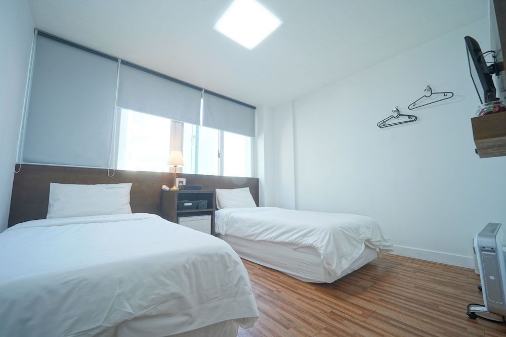 Ekonomy Haeundae Guesthouse Standard Twin Room, Private Bathroom 2