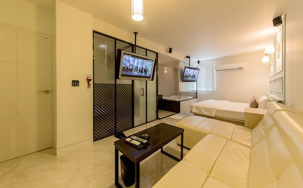 Gary Cooper Hotel Twin room (for 2 guests. for three guests, additional charge KRW 20,000/ngt at the hotel)