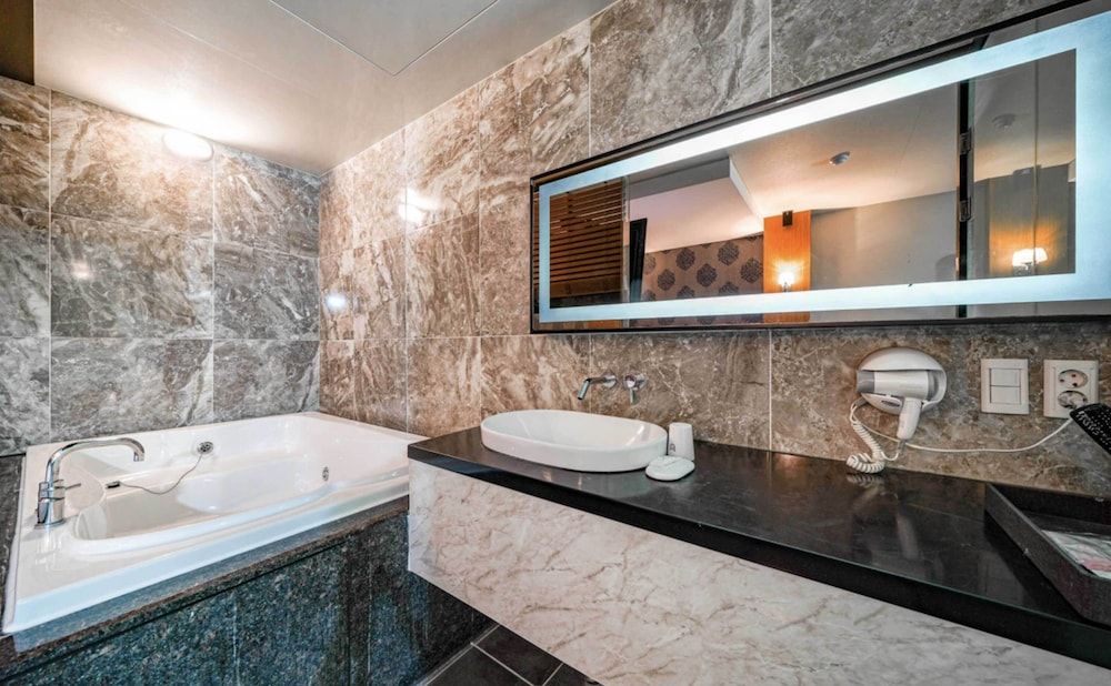 Gary Cooper Hotel Twin room (for 2 guests. for three guests, additional charge KRW 20,000/ngt at the hotel) 6