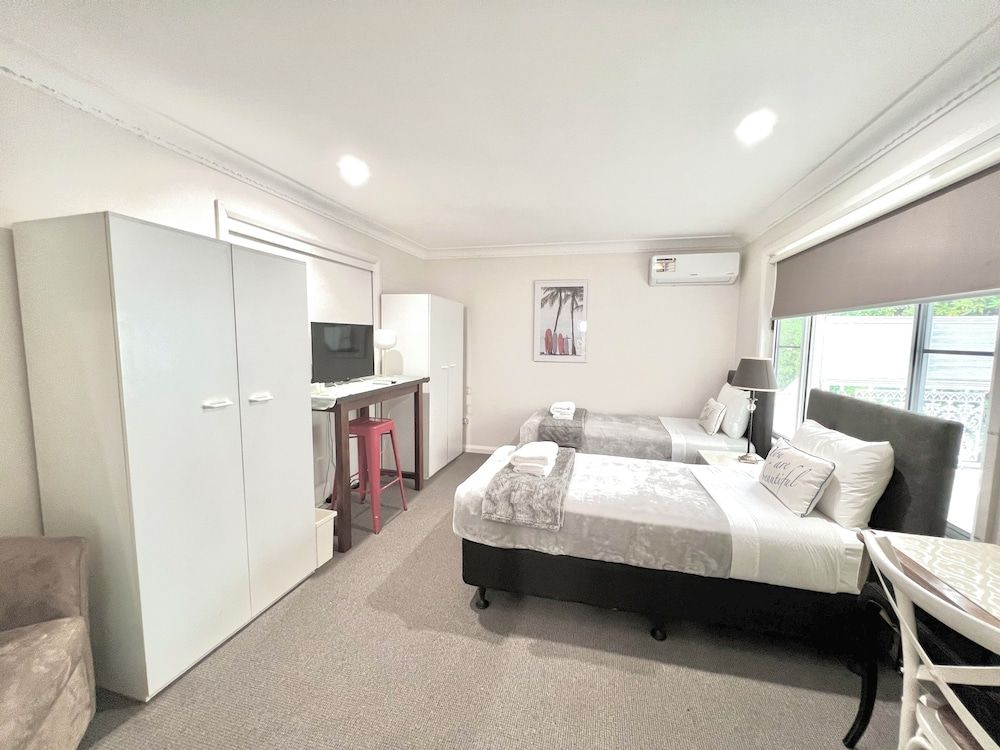 Deluxe Twin Room, Shared Bathroom