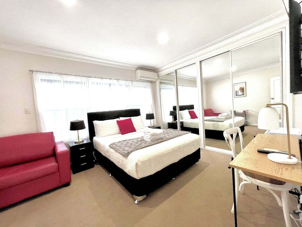 Premium Triple Room, 1 Queen Bed, Shared Bathroom