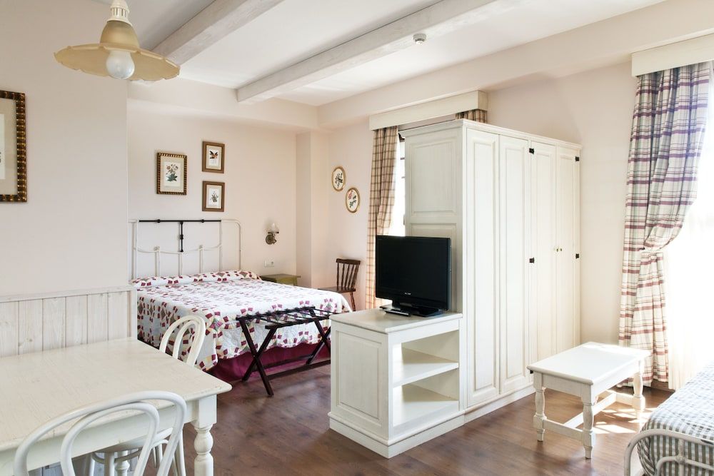 Standard Room, 4 adults (Port Aventura tickets & 1 Ferrari Land ticket)