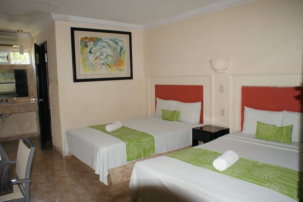 Hotel HC Internacional Standard Room, 2 Double Beds 8