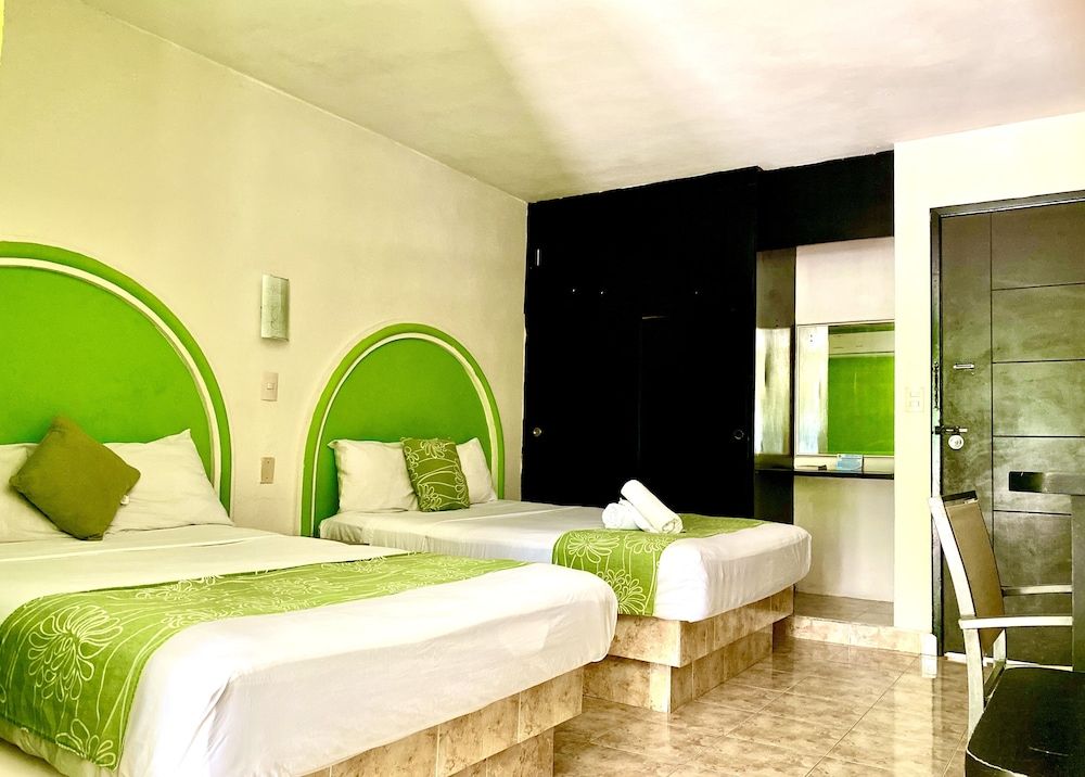 Hotel HC Internacional Standard Room, 2 Double Beds 16