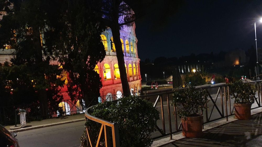 undefined Colosseo Panoramic Rooms 6