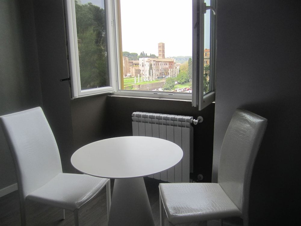 undefined Colosseo Panoramic Rooms 9