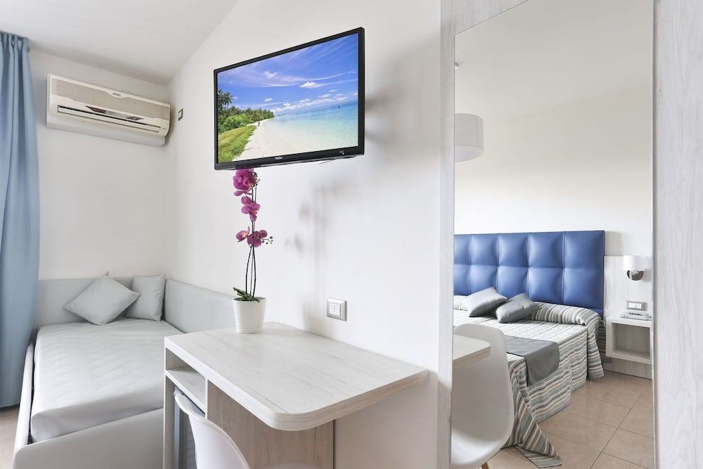 Hotel Nuovo Tirreno Standard Quadruple Room 6