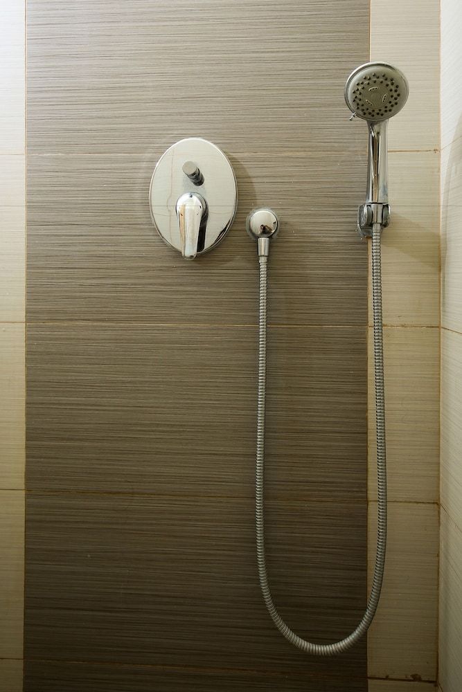 Go Hotels Dumaguete Standard Queen Room 7