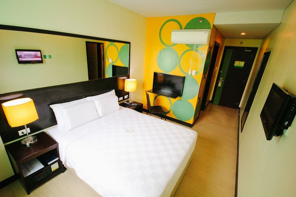 Go Hotels Dumaguete Standard Queen Room 2