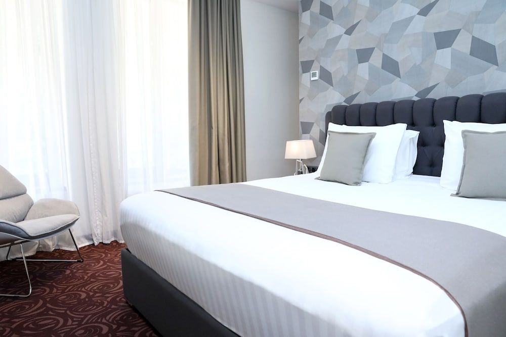 Best Western Plus Paradise Hotel Dilijan Deluxe Suite, 1 King Bed, Non Smoking, Jetted Tub