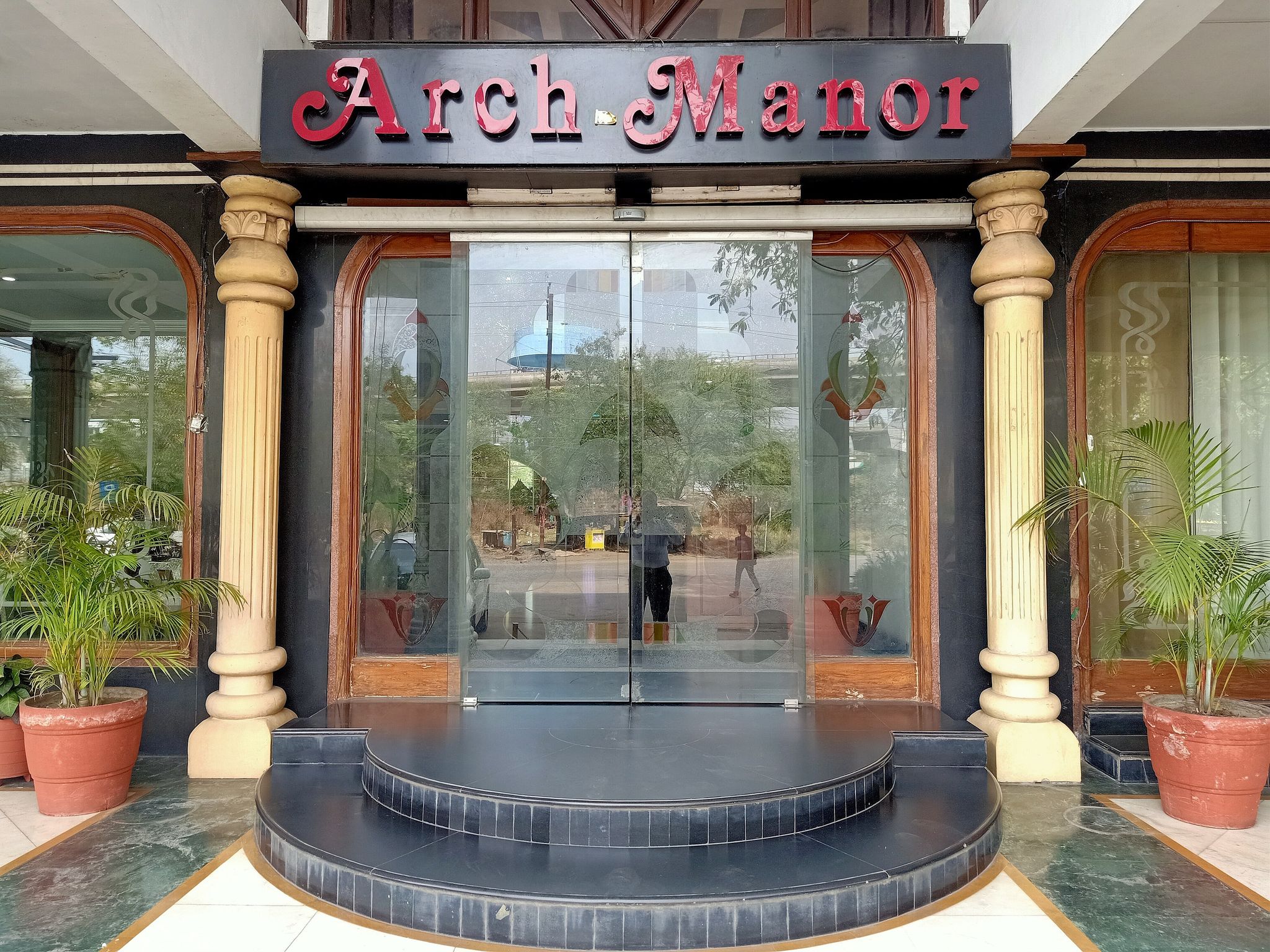 undefined Hotel Arch Manor 9