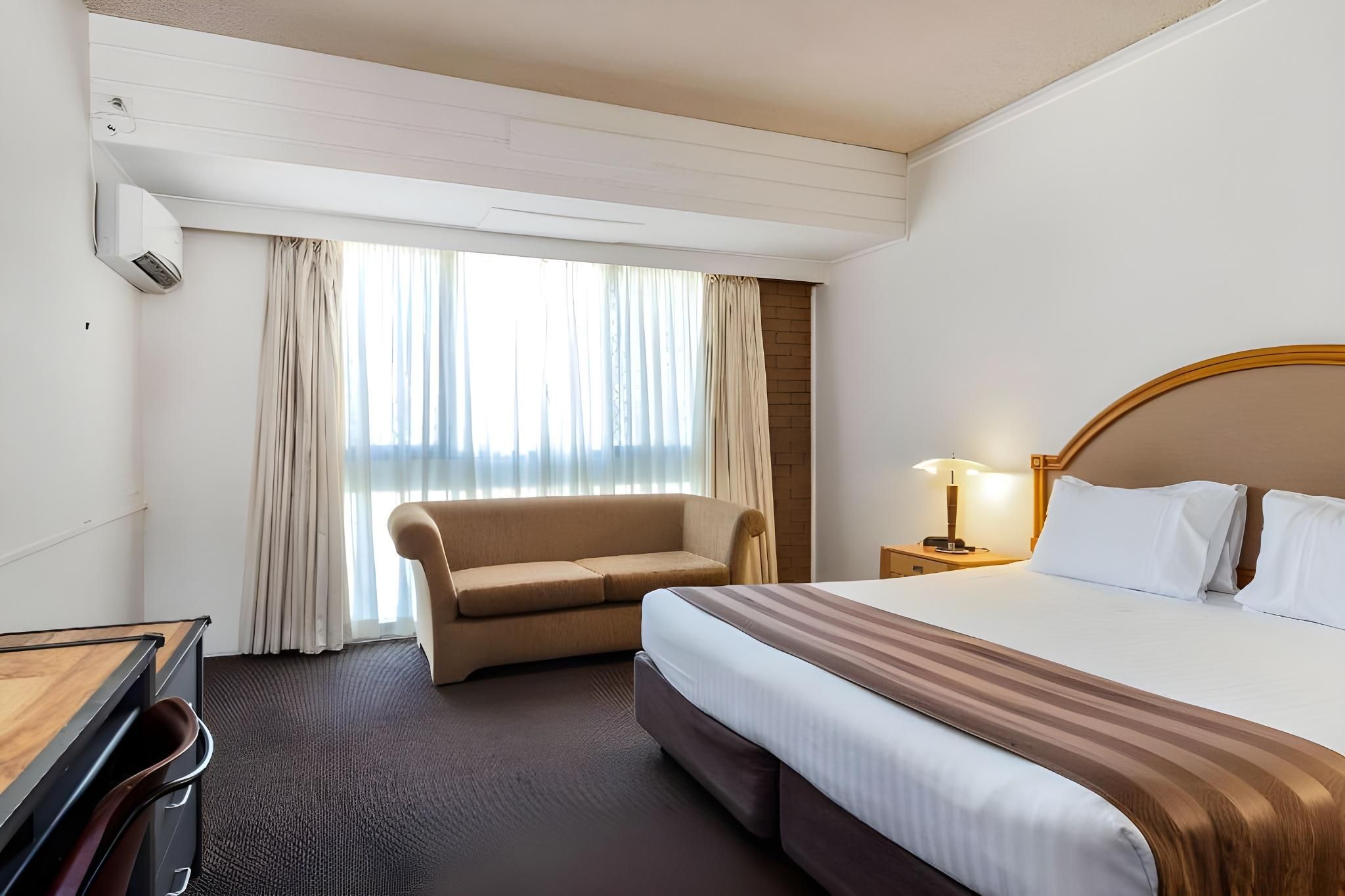 1 King Bed, Nonsmoking