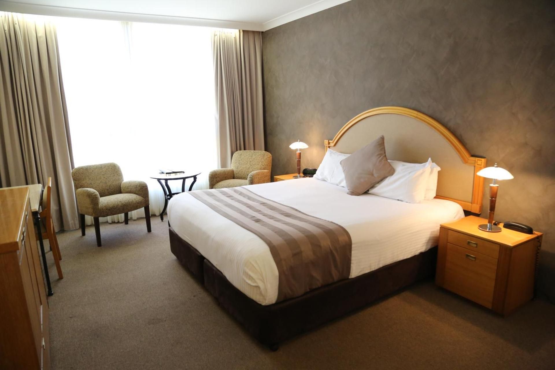 1 King Bed, Non-Smoking