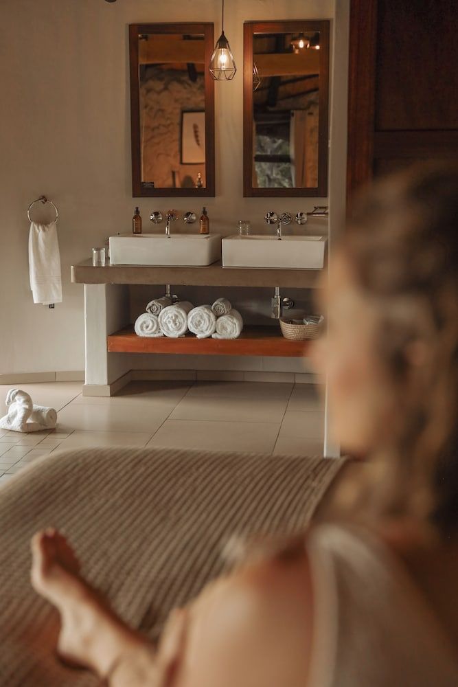 Leopard Mountain Safari Lodge Luxury Suite 17