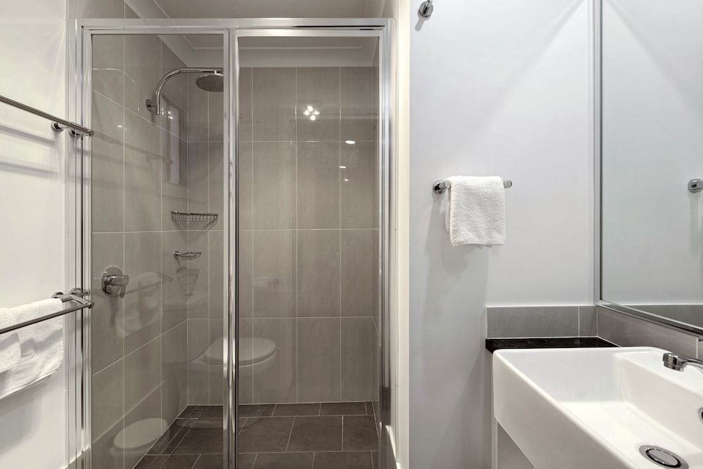 Discovery Parks - Dubbo Deluxe 2 Bedroom Cabin 4