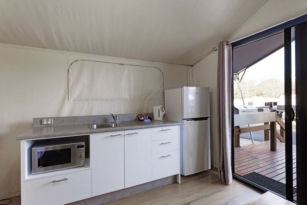 Discovery Parks - Dubbo Deluxe Safari Tent - Sleeps 2 4