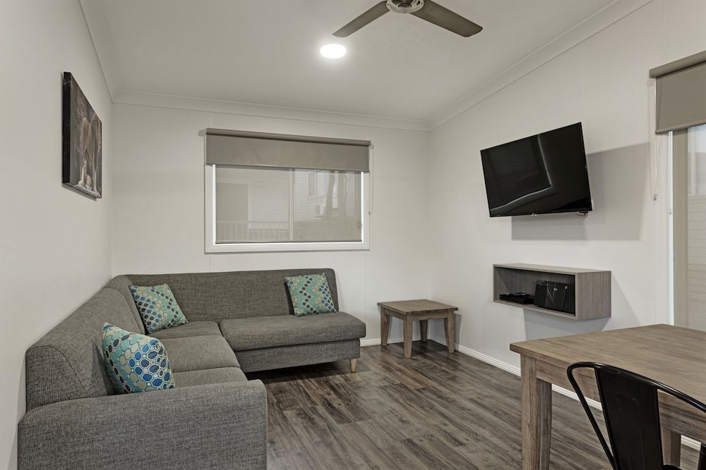 Discovery Parks - Dubbo Deluxe 2 Bedroom Cabin 5