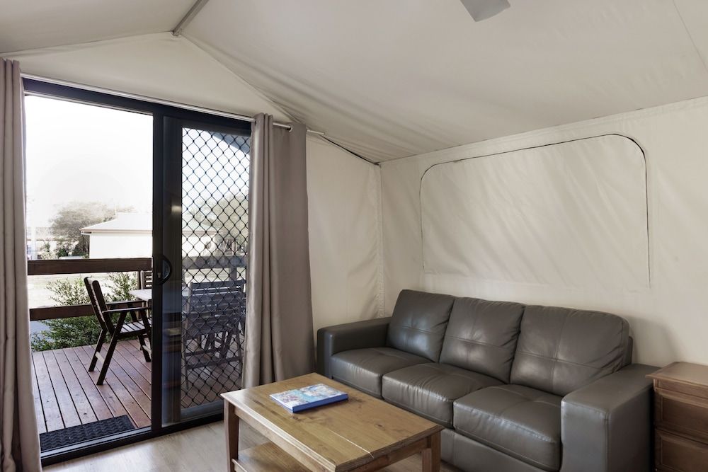 Discovery Parks - Dubbo Deluxe Safari Tent - Sleeps 2 2