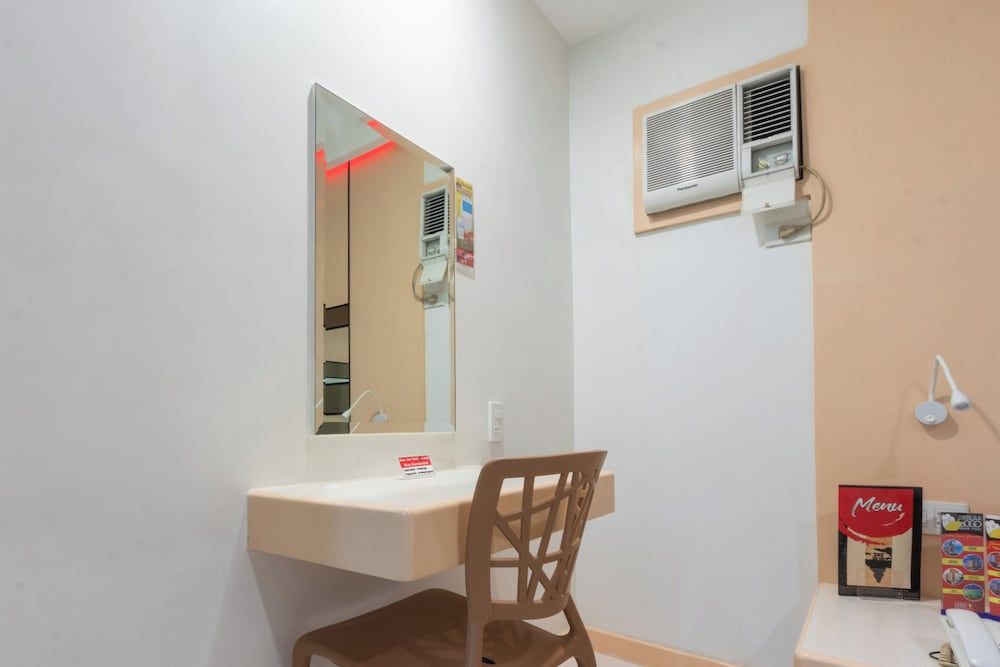 Hotel Sogo Guadalupe Deluxe Room, 1 Queen Bed 3