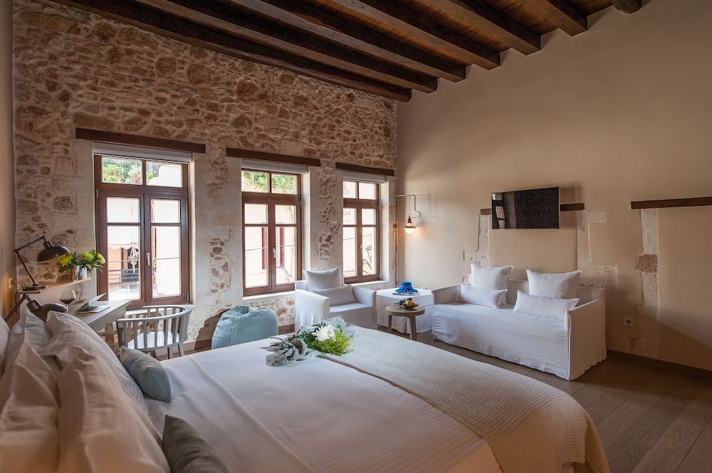 Superior Suite, 1 King Bed with Sofa bed