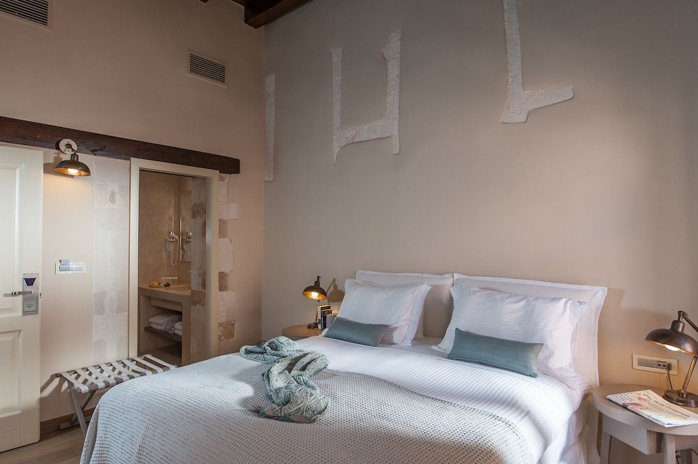 Superior Room, 1 King Bed
