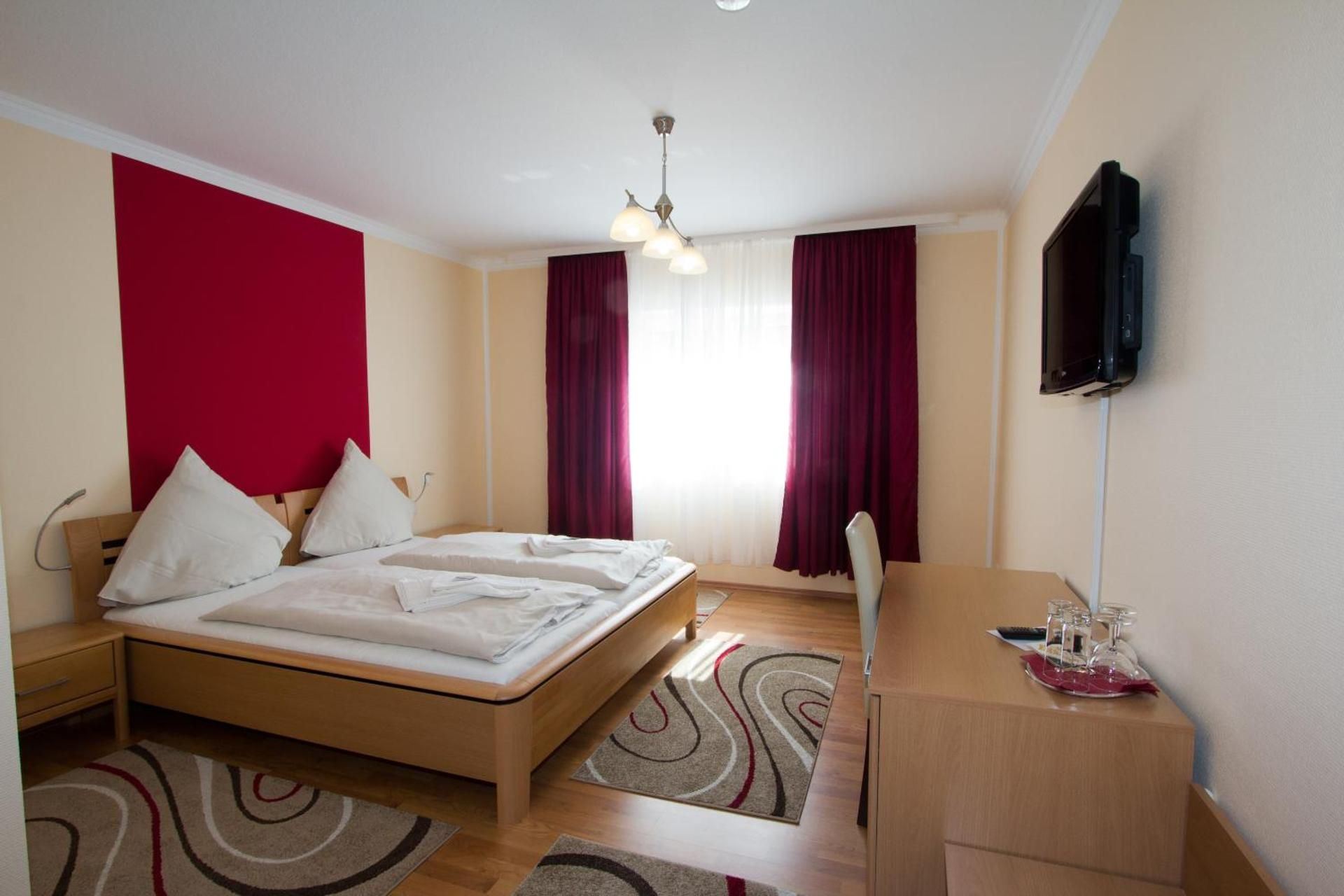 Family Room (2 Adults + 2 Children)