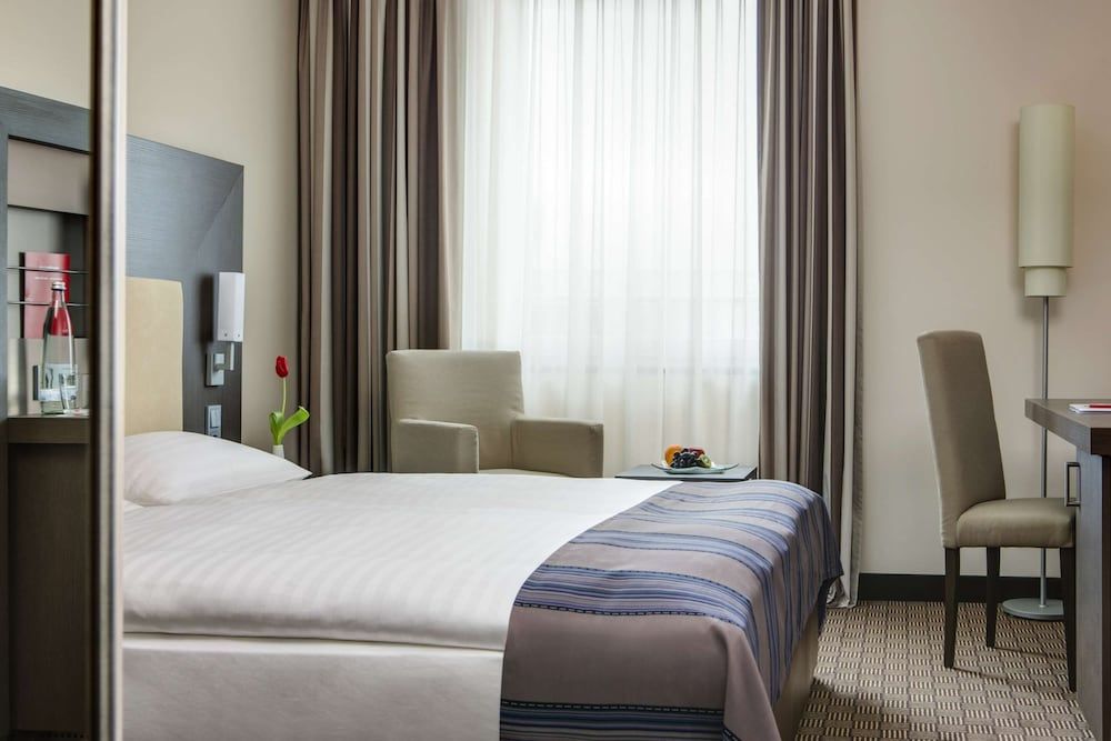 IntercityHotel Ingolstadt Standard Room 3