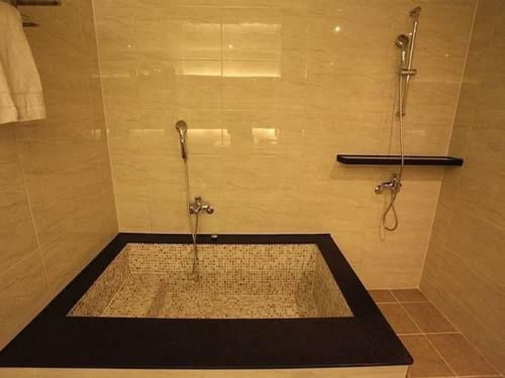 Designers Hotel The Rich Deluxe Double Room 6