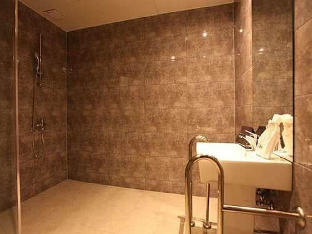 Designers Hotel The Rich Standard Double Room 9